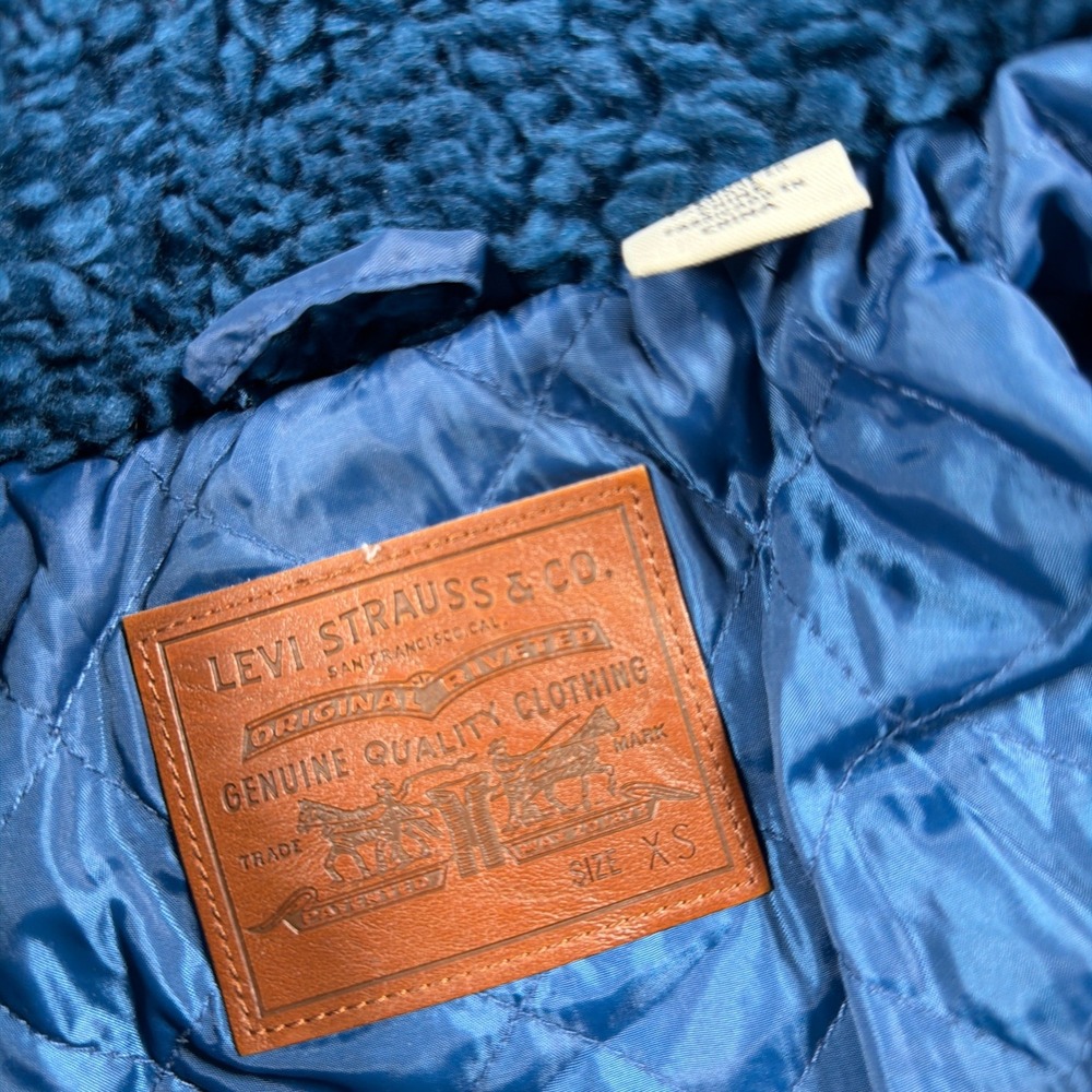 Levi Strauss and Co Sherpa‎ Trucker Jacket Women XS Cropped Faux Shearling Cozy - Picture 6 of 9